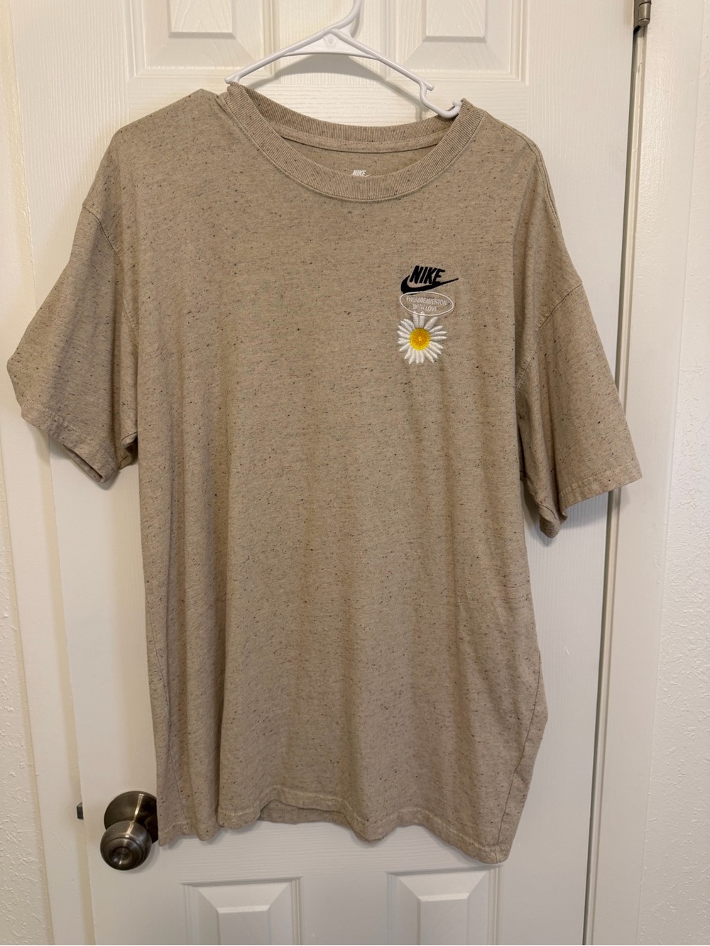Nike Beige Speckled Tee with White Daisy and Black Logo